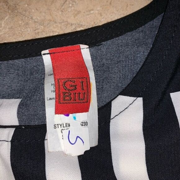 Gi Biu Dress  - Picture 3 of 3